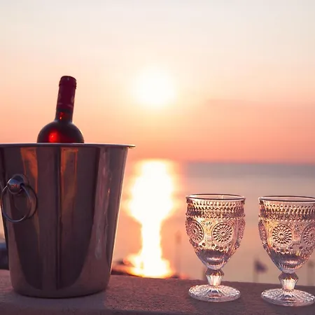 Luxury Plateia Peraía