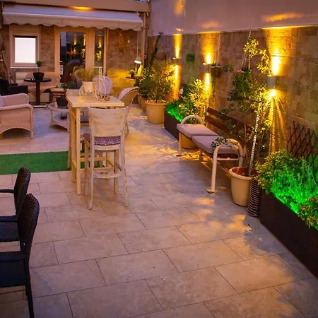 Luxury Plateia Apartment